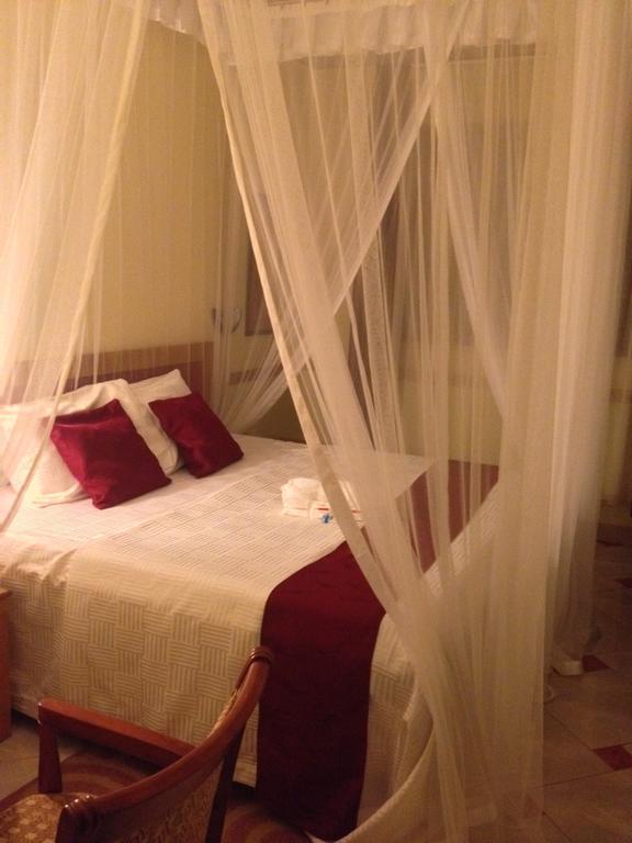 J Residence Motel Entebbe Phòng bức ảnh