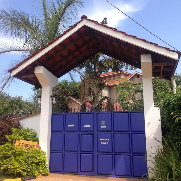 J Residence Motel Entebbe Ngoại thất bức ảnh