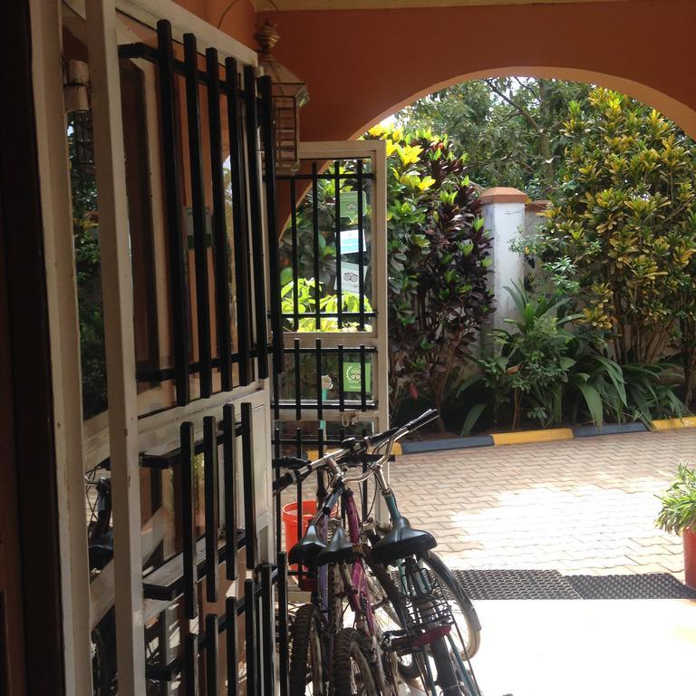J Residence Motel Entebbe Ngoại thất bức ảnh