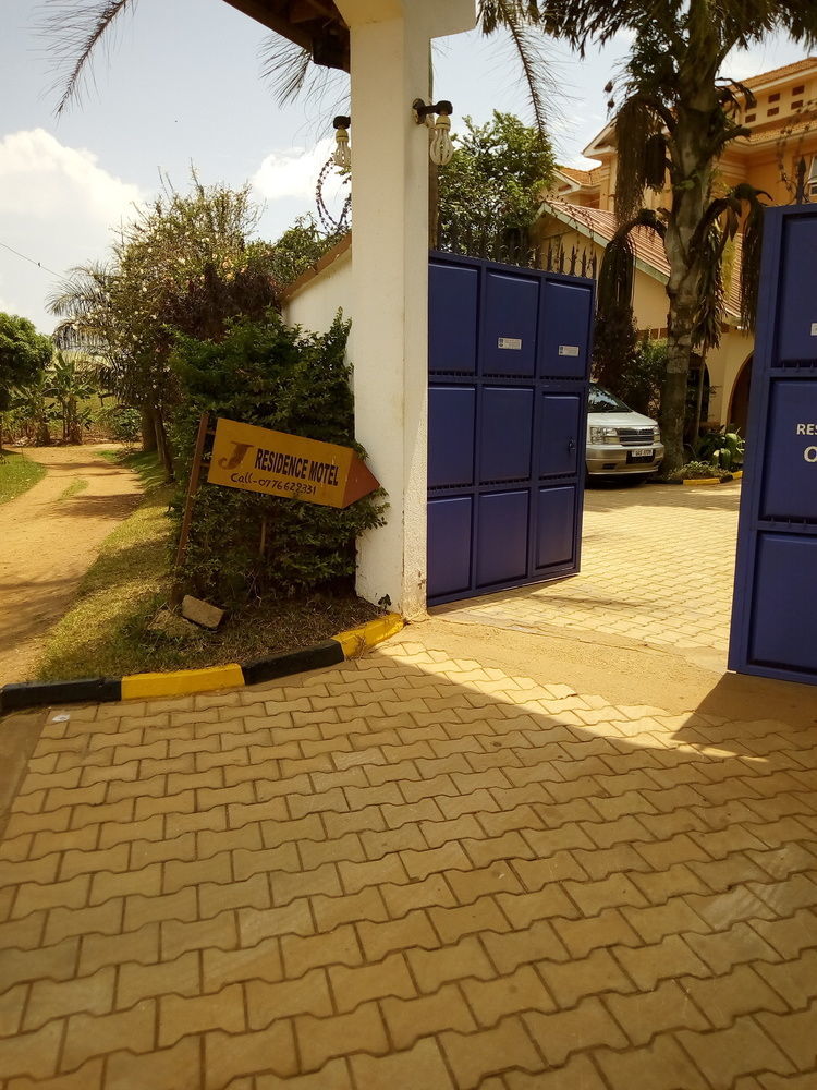 J Residence Motel Entebbe Ngoại thất bức ảnh